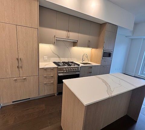 2nd image of 8 Manor Rd W #301