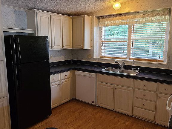 4th image of 79 Cypress Grove Ln