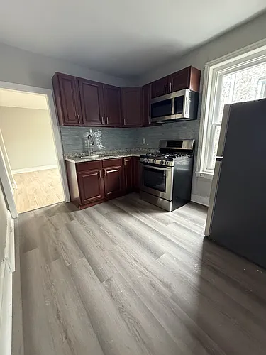 3240 N Front St #2 Photo 1