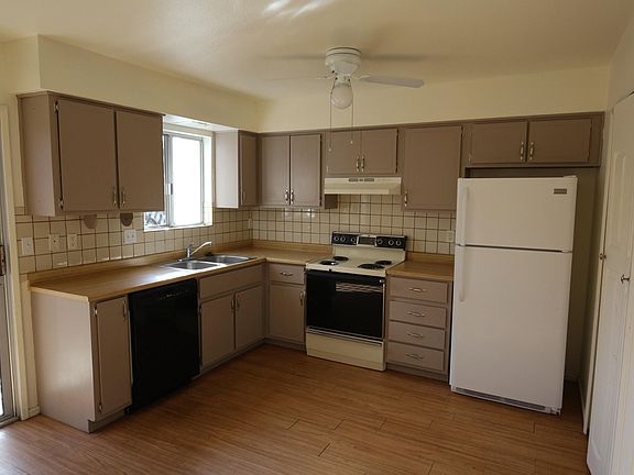 3rd image of 1639 Canada Cres