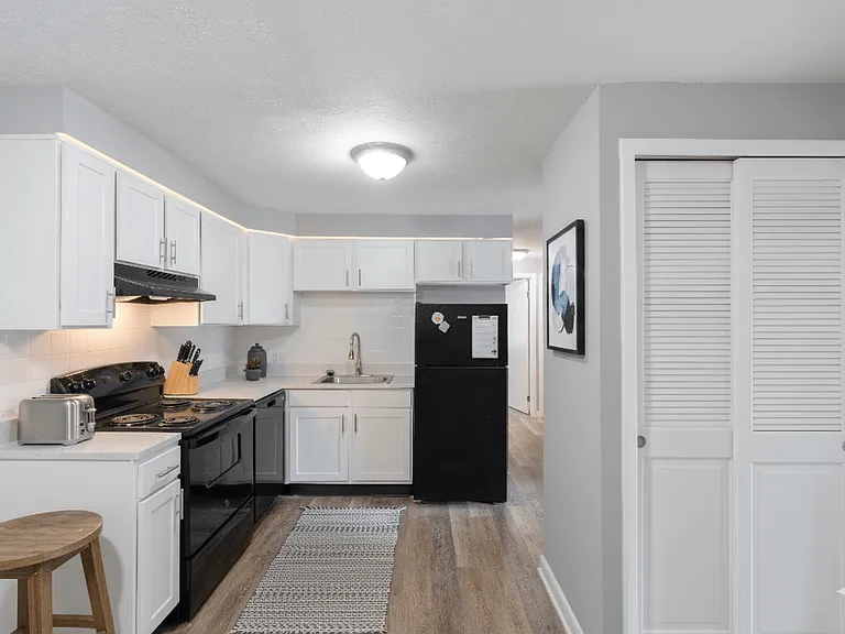 Washington Square Apartments — Photo 4
