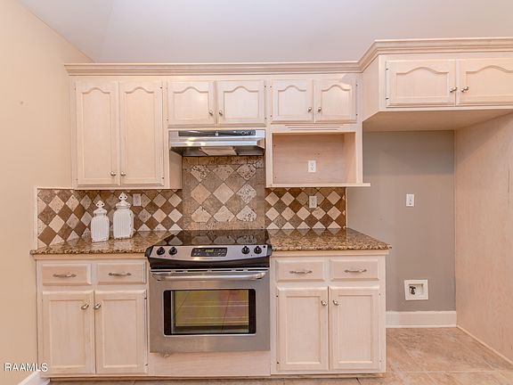 5th image of 216 Copperfield Way