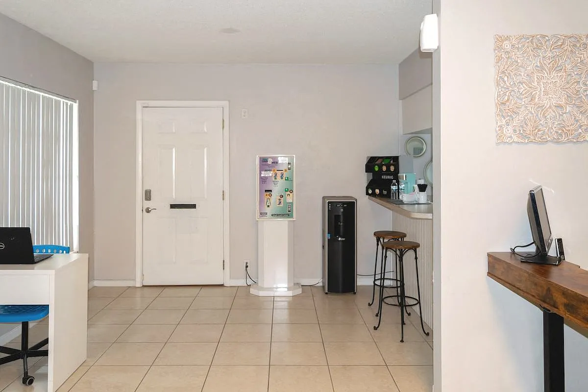 Park Apartments — Photo 1