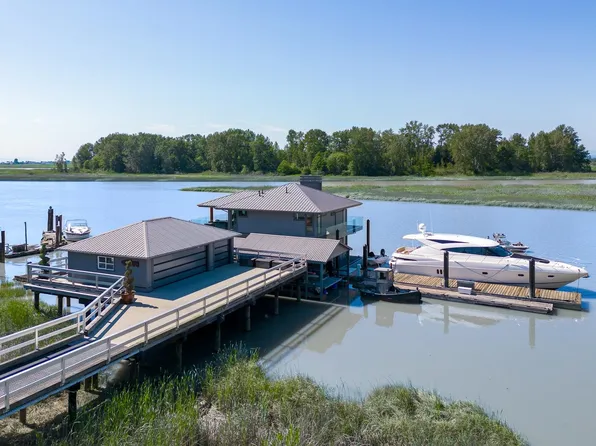 4379 River Rd W, Delta, BC V4K 1R9