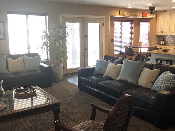 4th image of 1556 W Pacific Dr