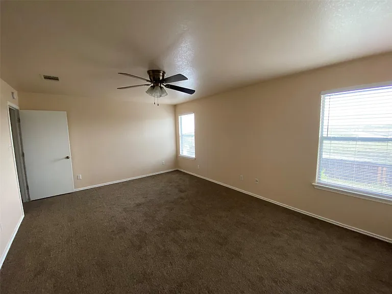 12840 Saint Mary Dr — Photo 11