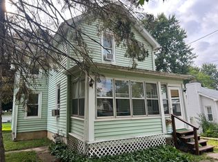 1624 S Highland Ave, Freeport, IL 61032