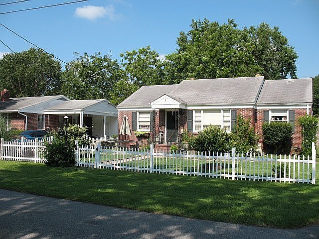 Vinyl Picket Fencing