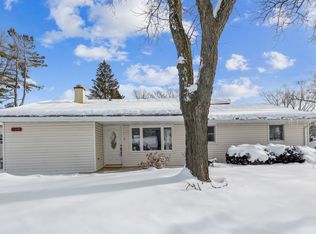 235 Waverley Ln, Schaumburg, IL 60193