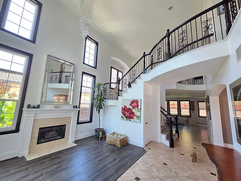 2819 Savannah Ct — Photo 9