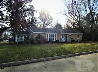 906 E Jackson Ave, Fairfield, IA 52556