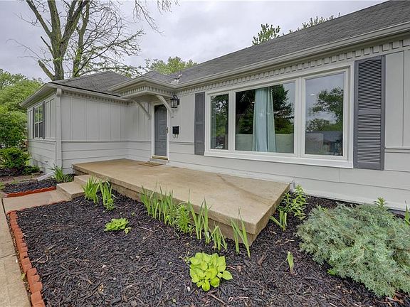 3rd image of 1004 W 96th Ter