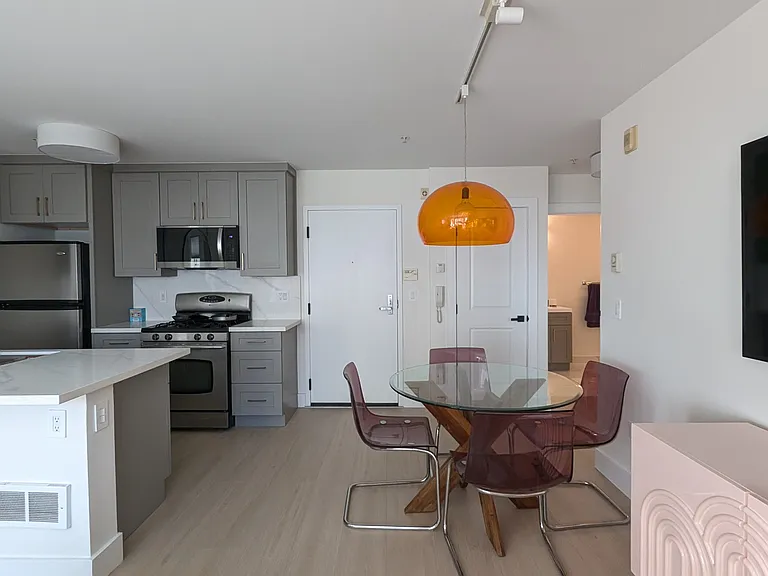 470 Clementina St #202 — Photo 5