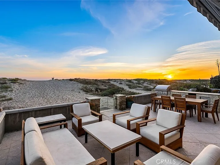 7304 W Oceanfront — Photo 1