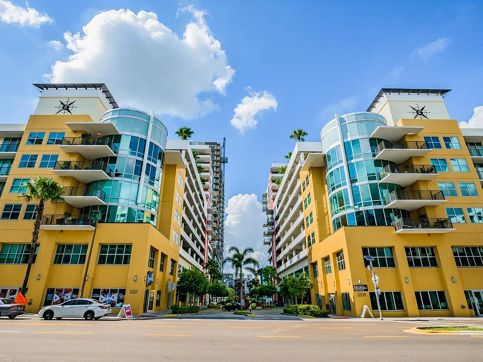 1120 E Kennedy Blvd #923