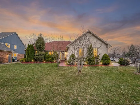 47310 Beacon Square Dr, Macomb, MI 48044