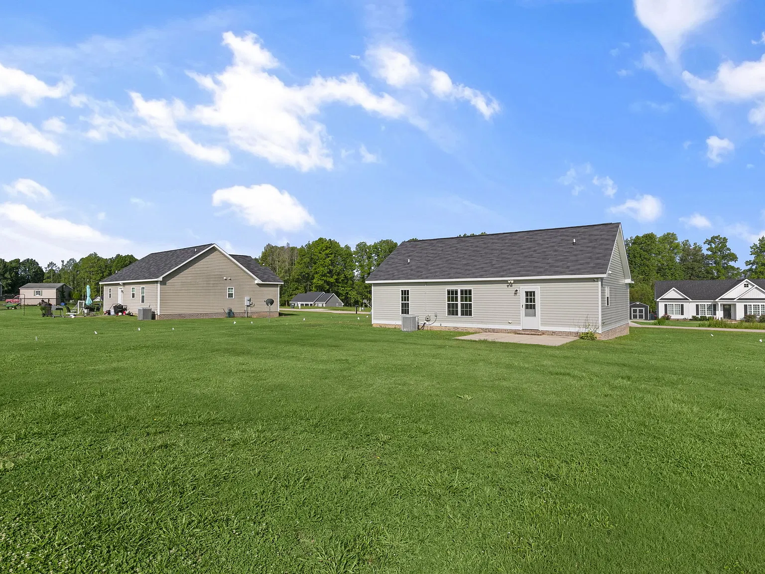 3 bed, 1160 sqft, $1,600 — Photo 2