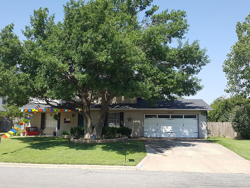 1st image of 1829 Holly Ln