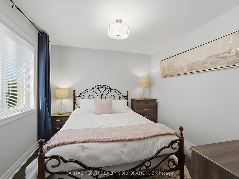 18 Alex Campbell Cres — Photo 26