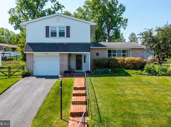 450 Silver Brook Dr, Birdsboro, PA 19508