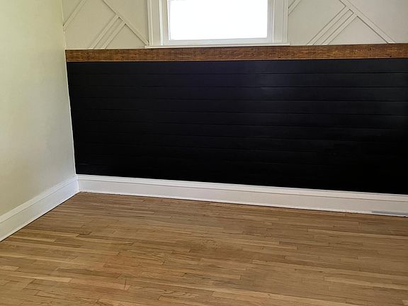 2nd image of 2094 Clarence Ave #Up