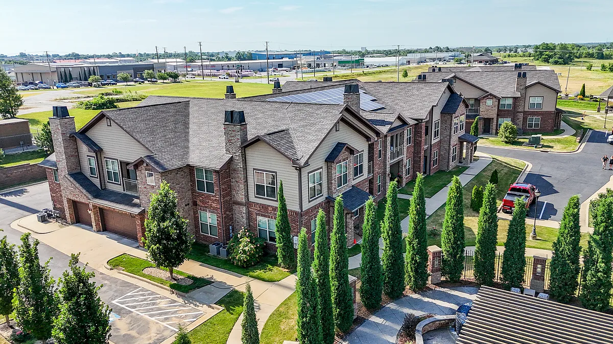 Building Photo - Villas at the Plaza