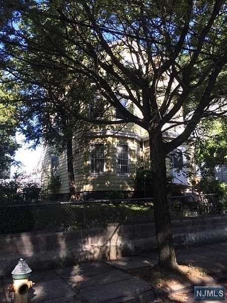 2nd image of 843-845 S 14th St