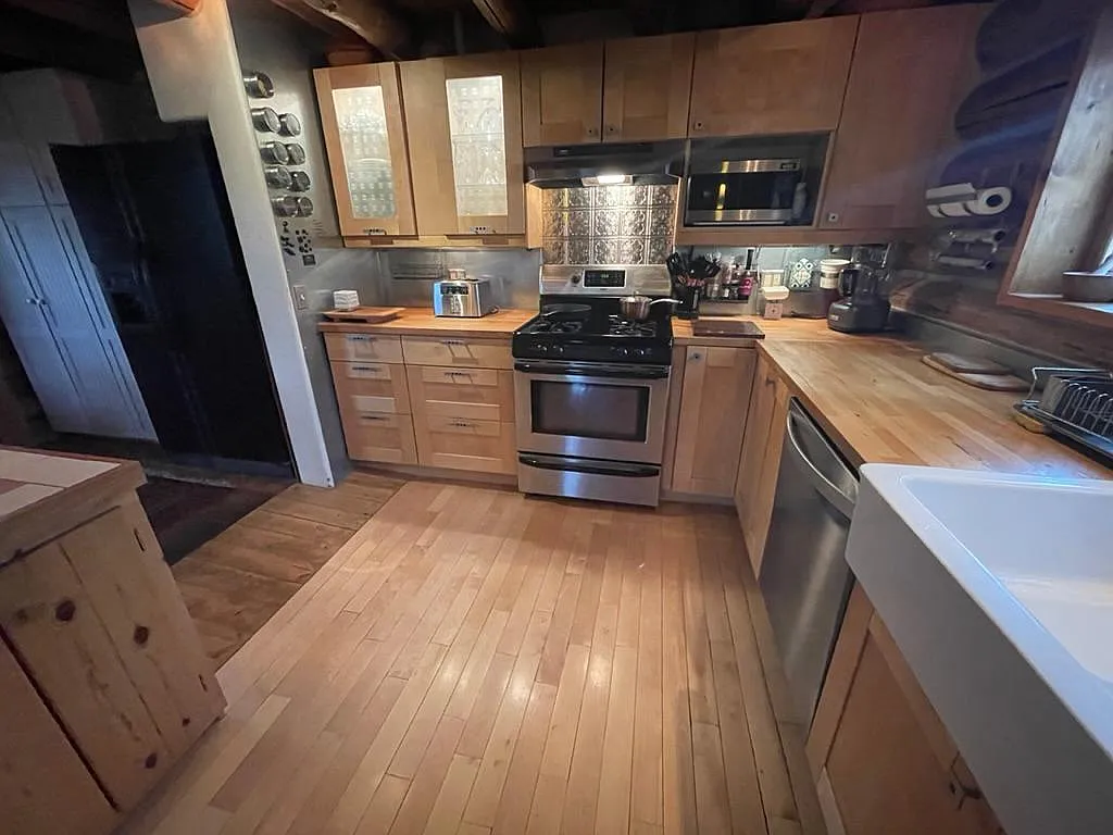 2 bed, 1200 sqft, $8,000 — Photo 2