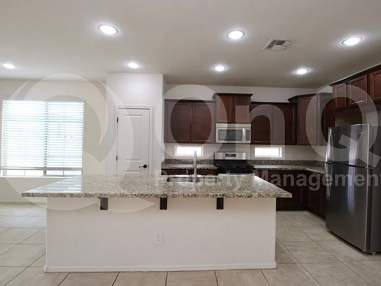 2980 E Ridgewood Ln — Photo 3