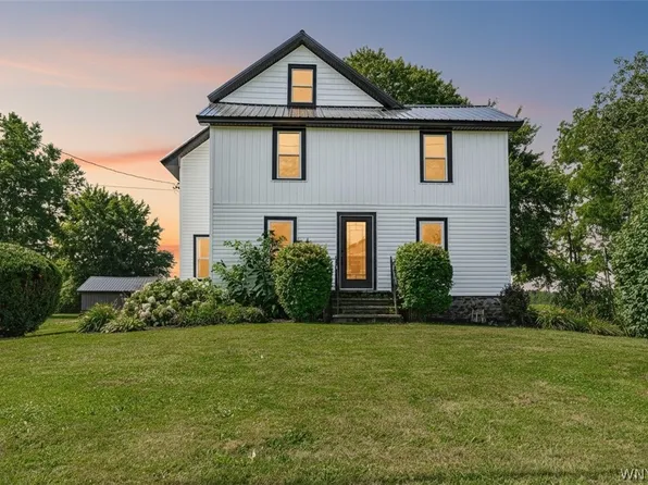 6722 Hatter Rd, Newfane, NY 14108