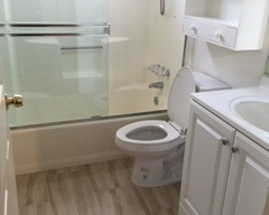 5th image of 961 S Manhattan Pl APT 4