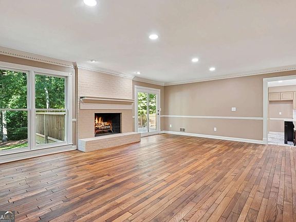 5th image of 4891 Forestglade Ct