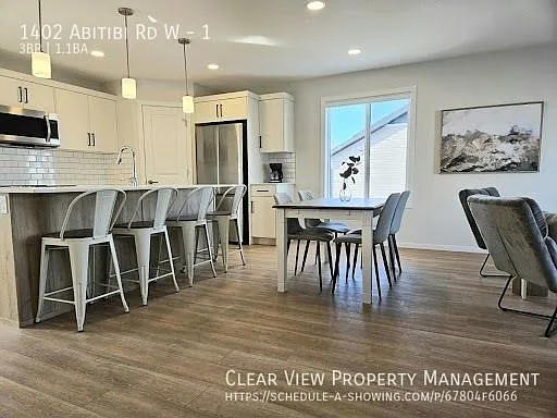 3 bed, 1.5 bath, 1200 sqft, $1,999 — Photo 4