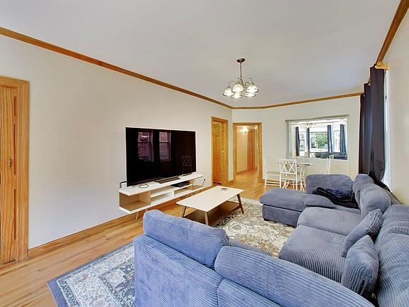 4th image of 3441 N Ridgeway Ave