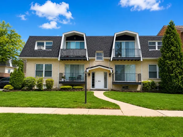 5733 W 103rd St APT 2W, Oak Lawn, IL 60453