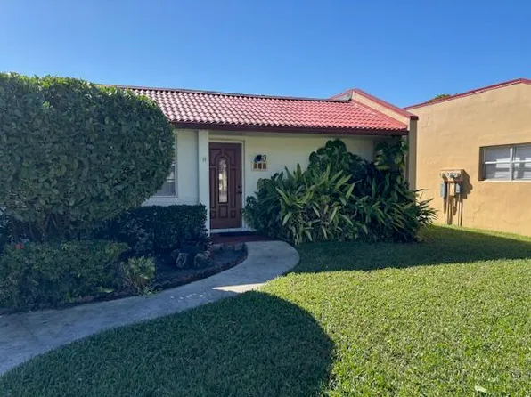104 Lake Barbara Drive, West Palm Beach, FL 33411