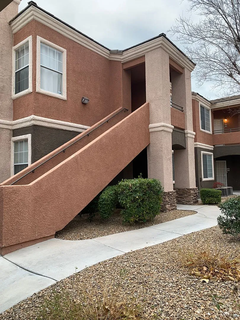 Must See Condo! — Photo 2