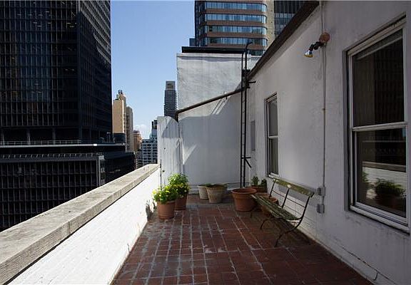 4th image of 160 E 48th St Ph U