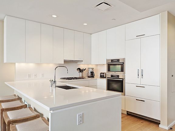 3rd image of 425 W 53rd St Ph 8