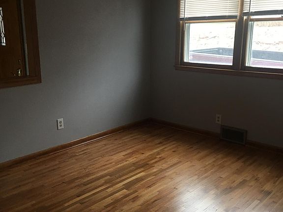 3rd image of 2213 E 18th St