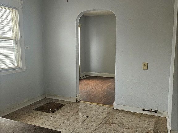 3rd image of 13504 Southview Ave