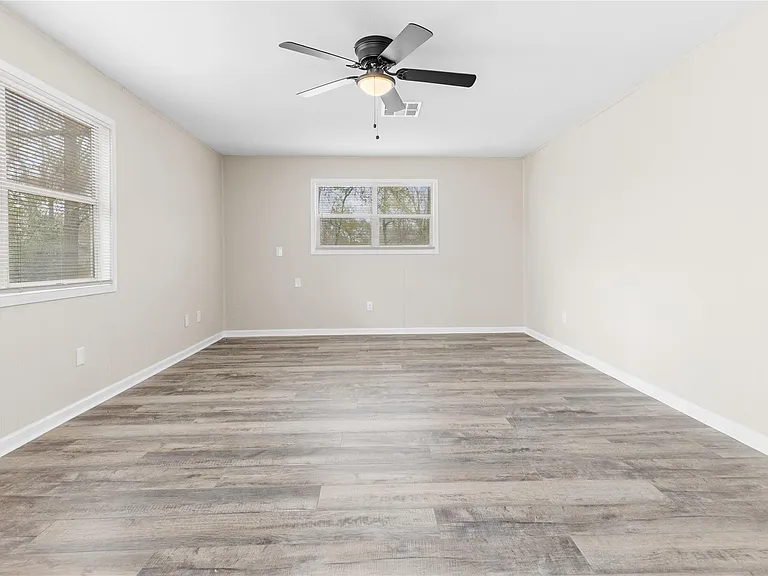 804 Avenue I — Photo 6