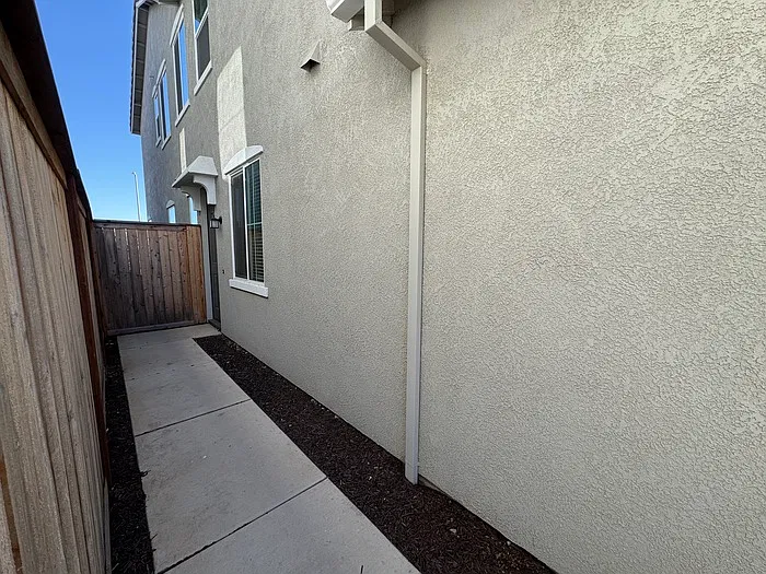 4 bed, 4.0 bath, 3025 sqft, $3,500 — Photo 4