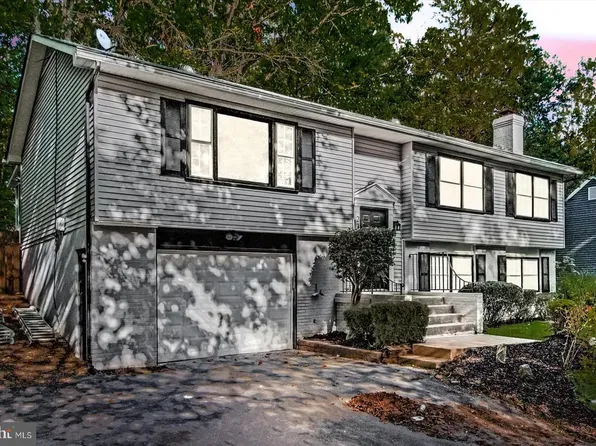 2312 Harpoon Dr, Stafford, VA 22554