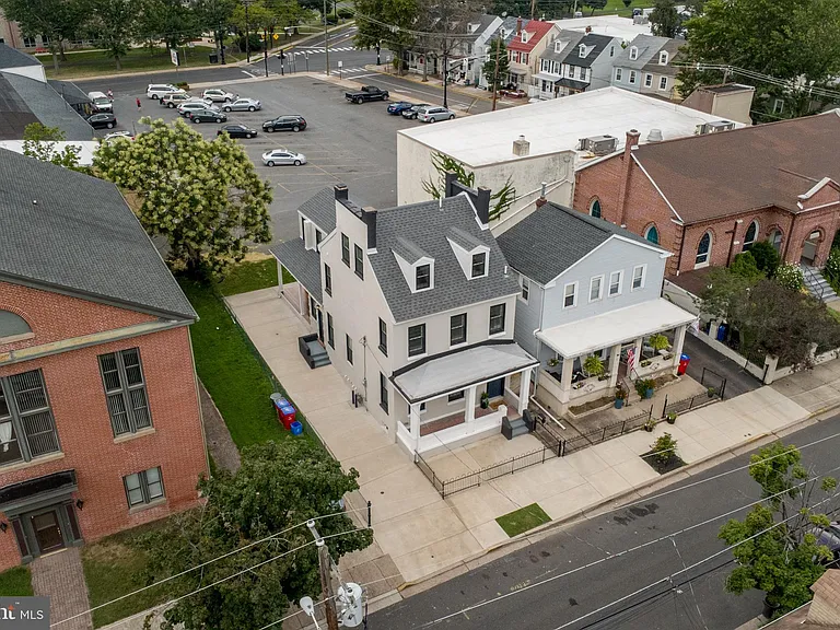327 Wood St — Photo 87