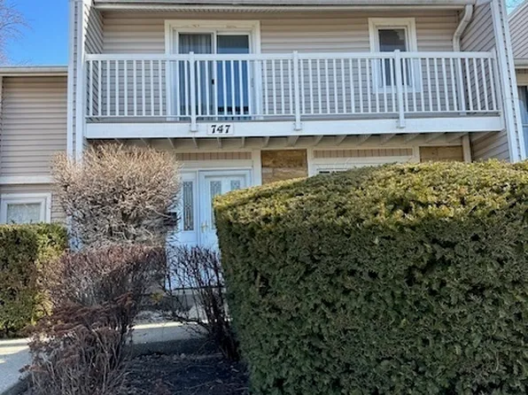 747 Cove Ct, Bartlett, IL 60103