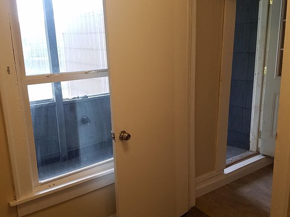 4th image of 901 Mechanic St APT 3