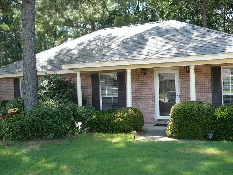 1st image of 945 Ironwood Dr