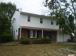 16 Summer Ln, Amityville, NY 11701