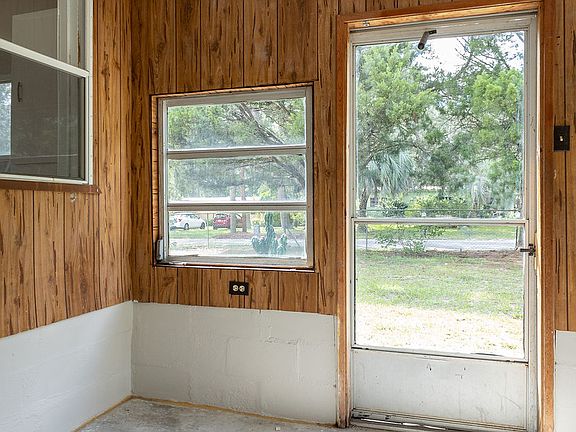 3rd image of 144 Robin Hood Dr